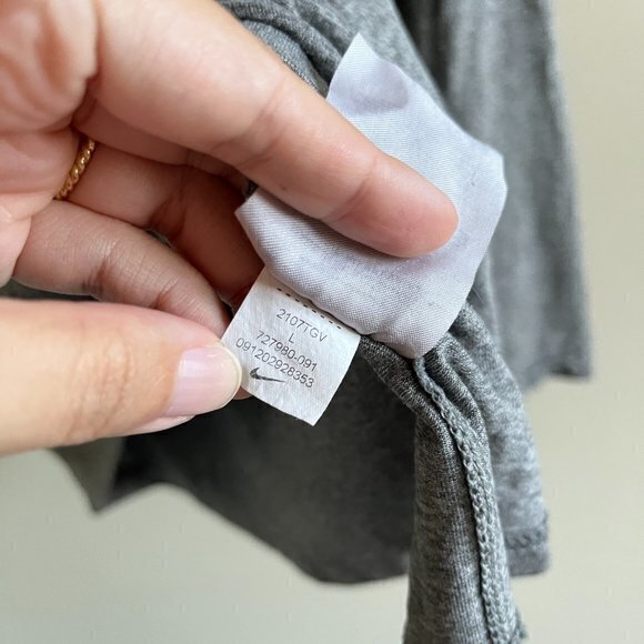 NIKE DRI-FIT THE NIKE TEE SHIRT TOP LONG SLEEVE MENS SIZE L GRAY "28" CREWNECK - Picture 4 of 5